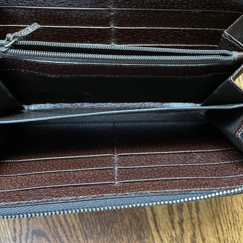 Authentic Gucci Zip Around Wallet - Picture 3 of 11